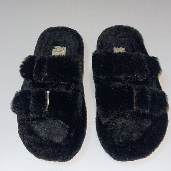 YOKI BLACK FUR SLIPPERS SIZE MED (7/8) - Picture 1 of 5
